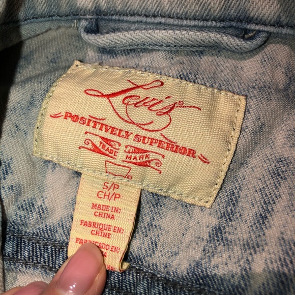 Acid wash Levi’s Denim jacket - Picture 3 of 4